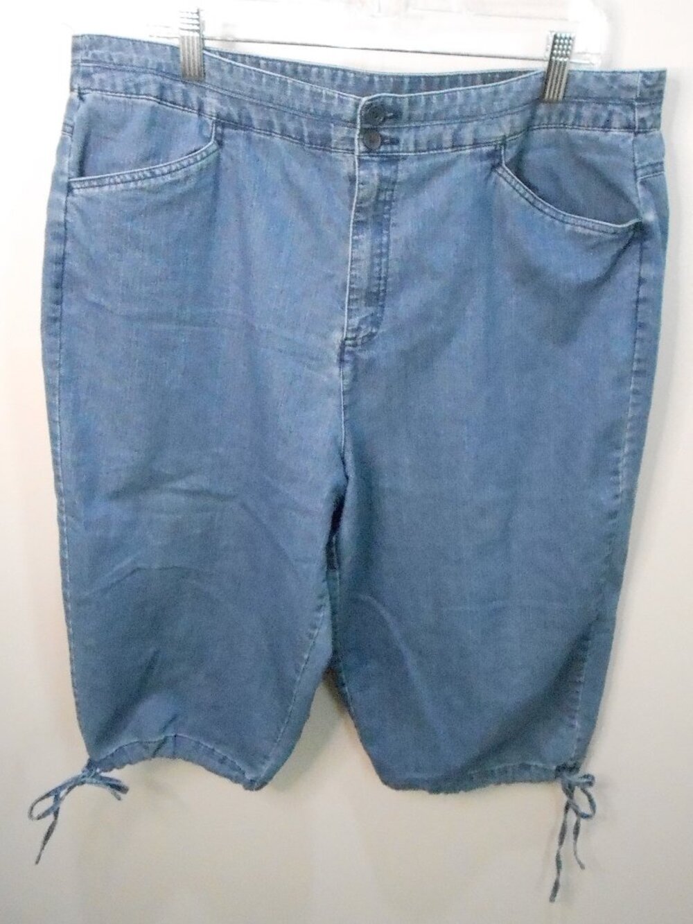 White Stag Stretch Women's Med Wash Blue Denim Cropped Capri Pants Size-16 Avg